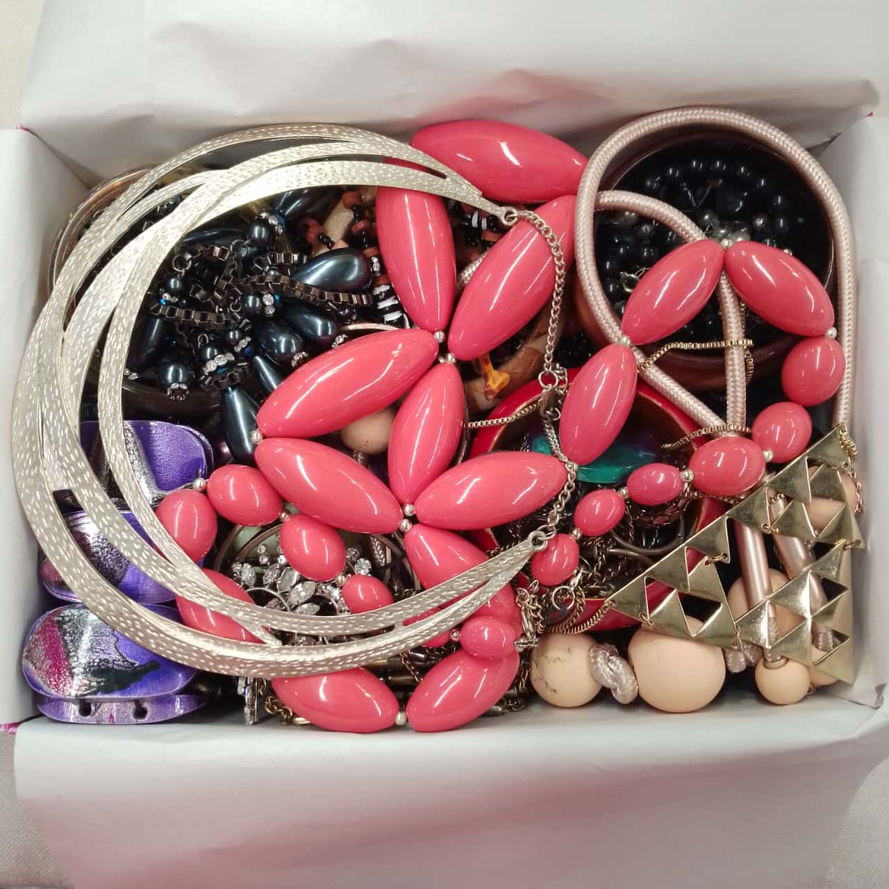 2.5kg Assorted Jewellery (Necklaces, Bracelets, Earrings, etc)(s ...
