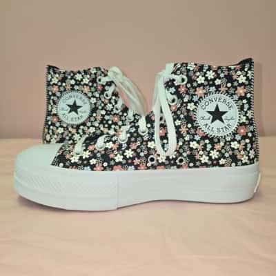 Converse Womens  Size 8.5 Sneakers Floral 