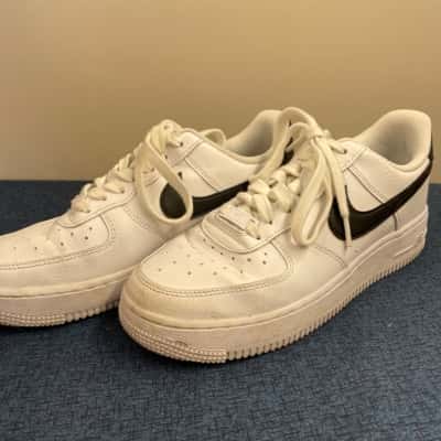 Nike Unisex Sneakers Size 8.5 White 