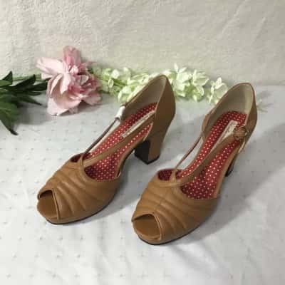 B.A.I.T Womens Size 9 Camel Barrie Pump Shoes
