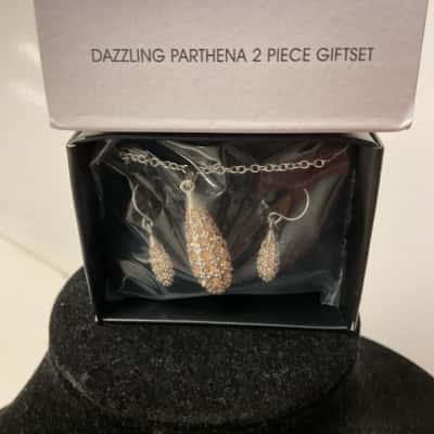 Avon Womens dazzling Parthena Earrings / Necklace peach/ Silver tones