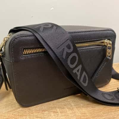 Country Road Womens Black  Crossbody Bag