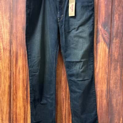 Levis   Size 40 Straight Leg Jeans  new 