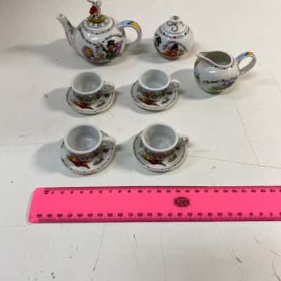 CARDEW DESIGN ALICE IN WONDERLAND MINIATURE COLLECTOR'S TEA SET