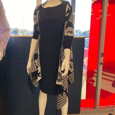 Unbranded Women's Knit Shrug/Open Cardigan/Wrap/Scarf Size 1  Black & White