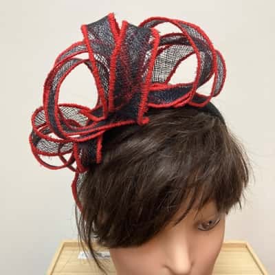 Di Roberton Milliner Fascinator Womens  Size One Size Black  / Red 