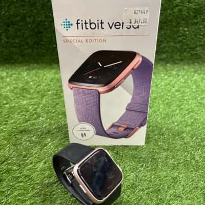 Fitbit Versa Special Edition Smartwatch (With Black Large Wristband)