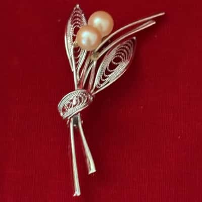 Women's Vintage Style Brooch features a Delicate Bouquet Design with Filigree Leaf Details & Two Pearls