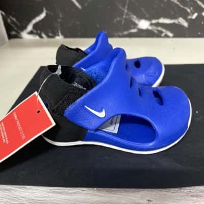 Nike Kids  Size 4 C Blue sandals new 