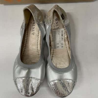 Walnut Melbourne Kids  Size 32 Shoes Silver 