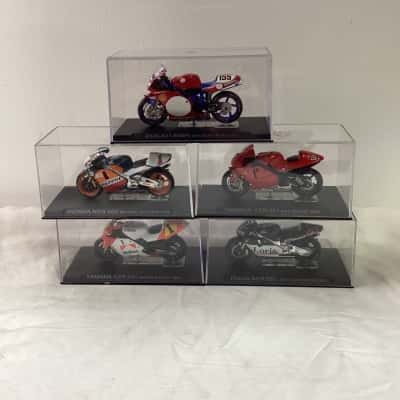 5 piece 1.24 Scale Racing Colectibles