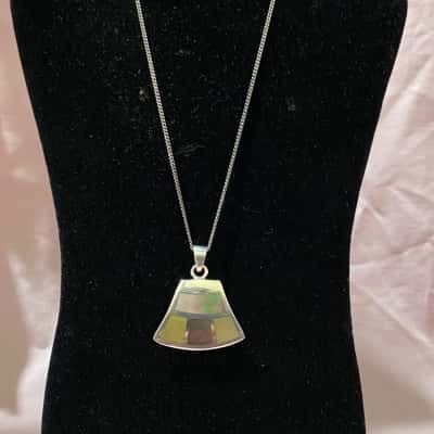  925 SILVER NECKLACE WITH BELL SHAPED PENDANT INLAYED WITH SHELL 