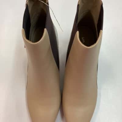 House of shoe Womens  Size 40 / 9 Boots Beige / Blue / Brown / Gold 