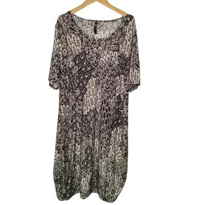 Taking Shape Womens  Size 18 Midi Dress Black  / Pattern / White 