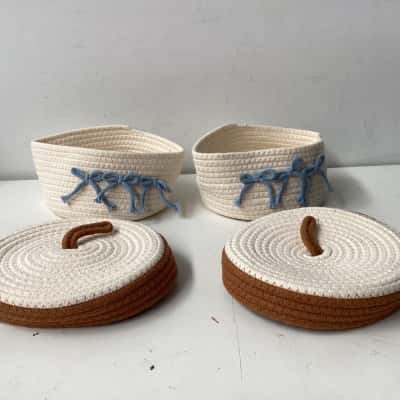  small fabric baskets with lid
