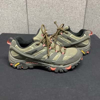 Merrell  hiking shoes  Size 8 