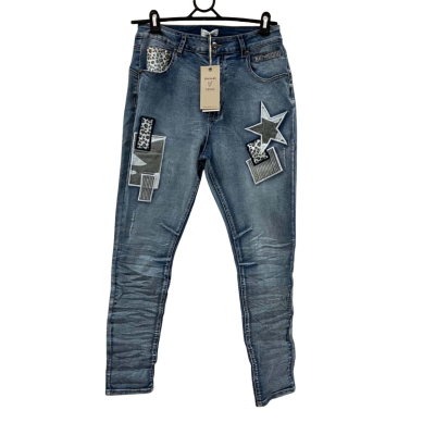 THREADZ BRAND NEW JEANS. SIZE M