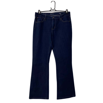 Levis demi curve Classic Rise Boot cut Size 32 jeans