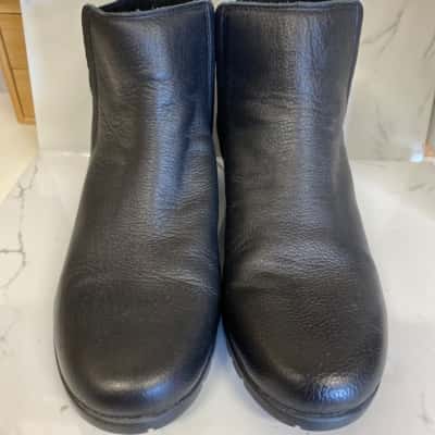 Diana Ferrari Womens  Size 9 Black Boots