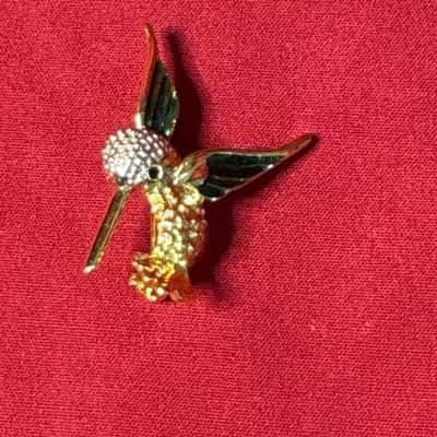  Women's Gold Tone Humming Bird Diamante Brooch 
