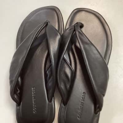 Country Road Womens  Size 36 Flats Black  