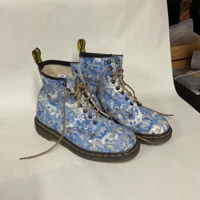 Women’s Vintage Doc Martens White and Blue Size 8 Boots  
