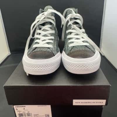 Converse Unisex  Size 7 Sneakers Green / White 