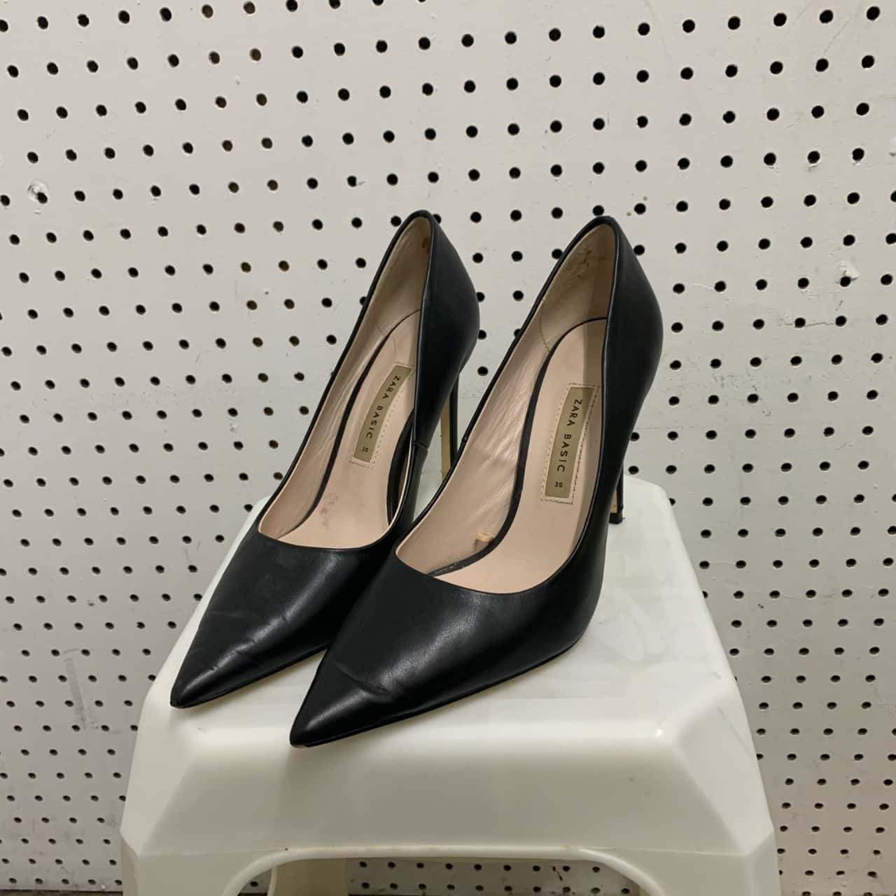 black pumps size 7