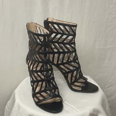 Women’s Nine West  Size 7.5 Beige / Black  Heels