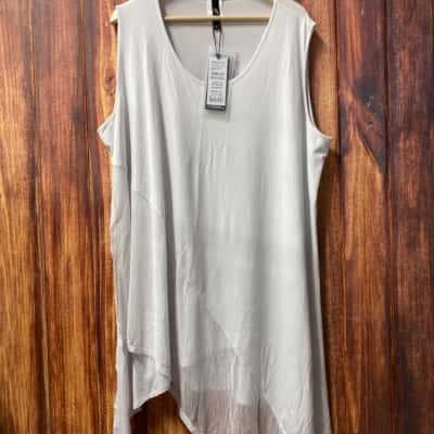 Taking Shape  Size XL White top new 
