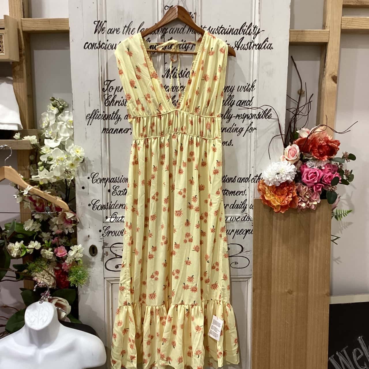 SALE ITEM! ASOS / Asos Design Brand! RRP $179.00!! STUNNING PLUNGING  NECKLINE FLORAL MIDI DRESS! Womens Size 10 Floral Dress / Midi Dress /  Sleeveless Dress Floral / Pattern / Yellow (s)