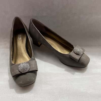 Taranto International Gorgeous Vintage Look with Sparkling Diamanté & Bow Front Woman’s Size 36 Heels 
