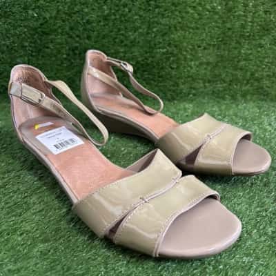 Supersoft Chandelle Oatmeal Patent Shoes Size 9