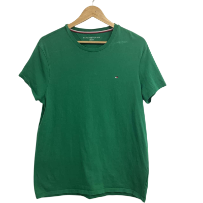 Tommy Hilfiger Mens  Size M Green T-shirt mark on front