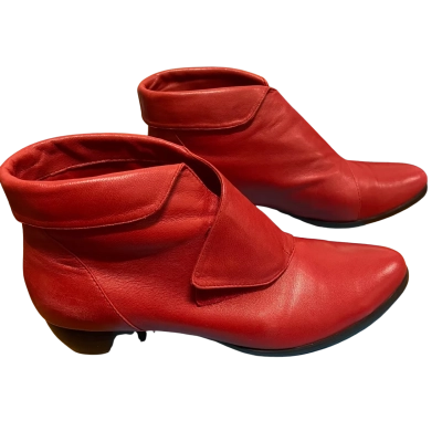 Django & Juliette  Womens  Size 40 Boots Red 