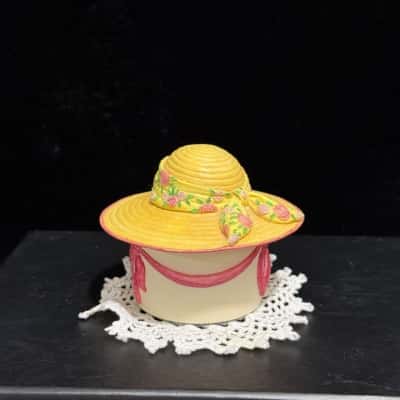 Porcelain trinket box