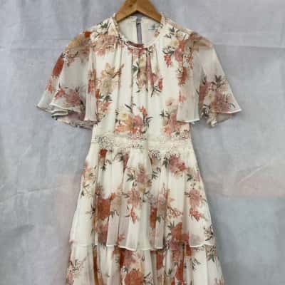 Forever New Womens  Lori Cape Dress Size 6 Porcelain Blooms Brand New - RRP $139.99 