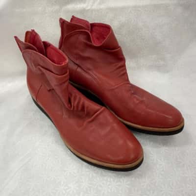 Django & Juliette  Womens  Size 41 Boots Brown 