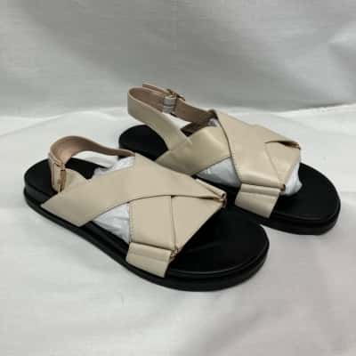 Brand New AERE Women Size 9 Cream sandals 