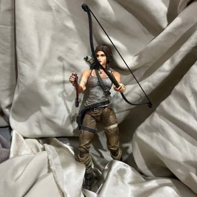 Tomb Raider Play Arts Kai Lara Croft Figure