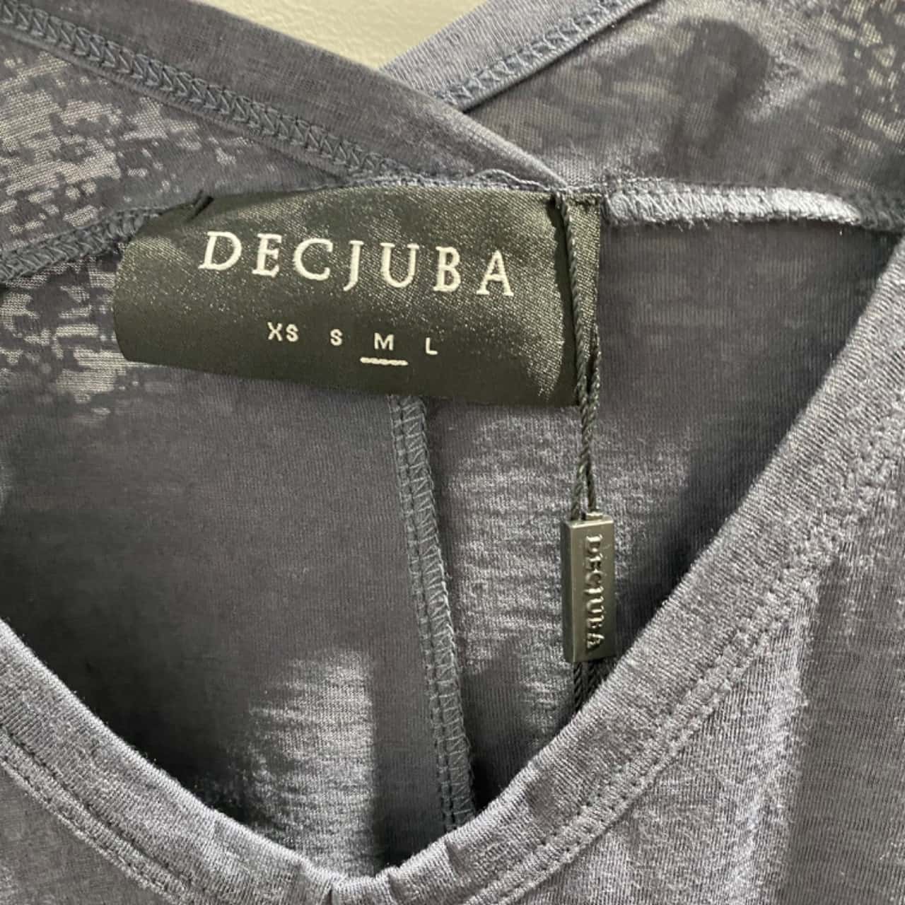 BNWT Decjuba Womens Size M California Stud Boyfriend Tshirt Navy Blue