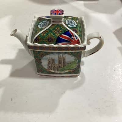 James Sadler teapot - York Minsters (Camelot series)