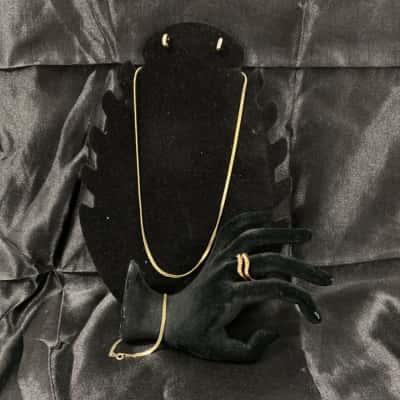  Womens gold tone set
