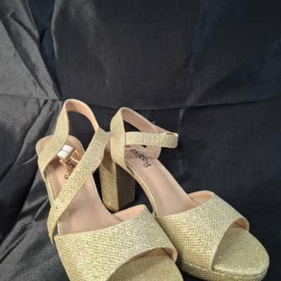 I Love Billy Womens  Size 38 Heels Gold 