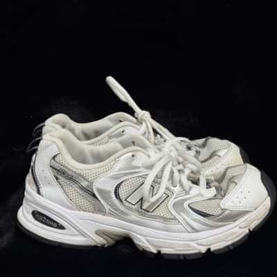 New Balance Unisex  Size 5 Sneakers 