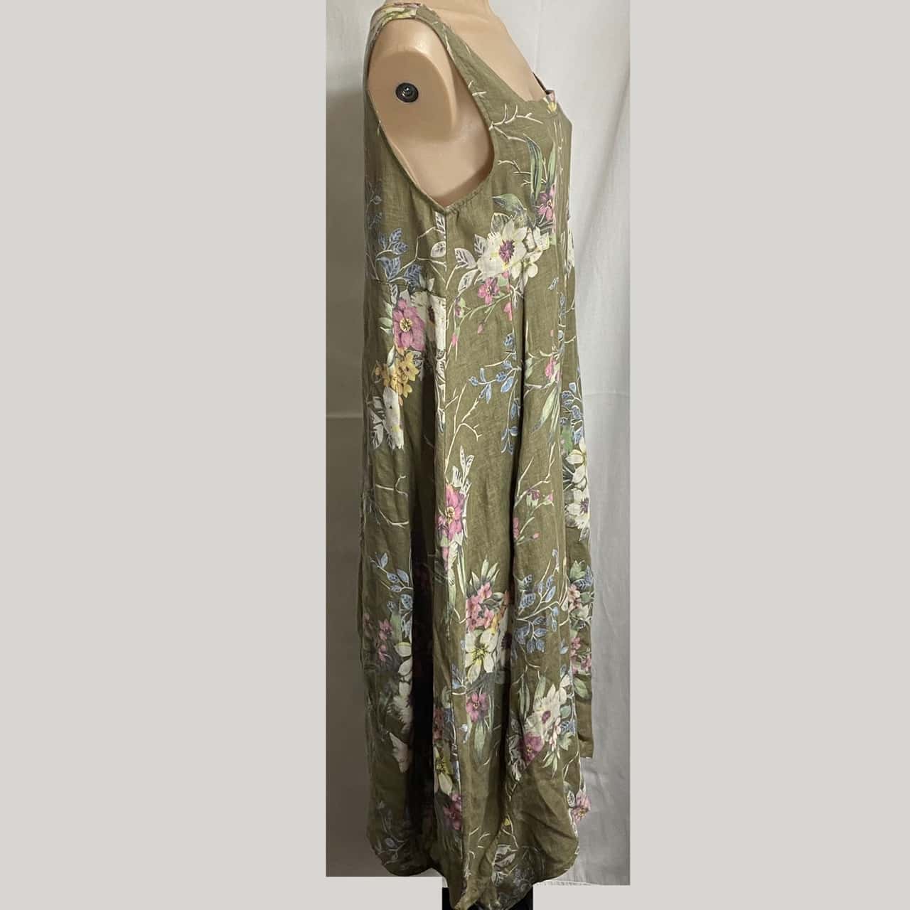 Cali & Co Size S/M Green 100% linen Floral Dress (s) - Used Very Good | Salvos Stores Cali & Co Size S/M Green 100% linen Floral Dress (s) - Used Very Good | Salvos Stores