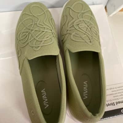 Vivaia Unisex  Size 11 Sneakers Olive 