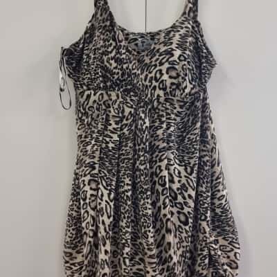  Womens  Size S Casual top animal print 