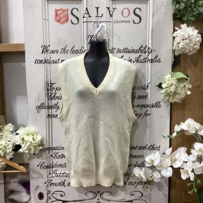 Challenger Brand! Mens Size M Beige! 100% LAMBS WOOL! VERY STYLISH WITH A NEUTRAL COLOURING!