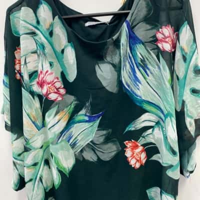 Katies Womens  Size 10 Floral Shirt